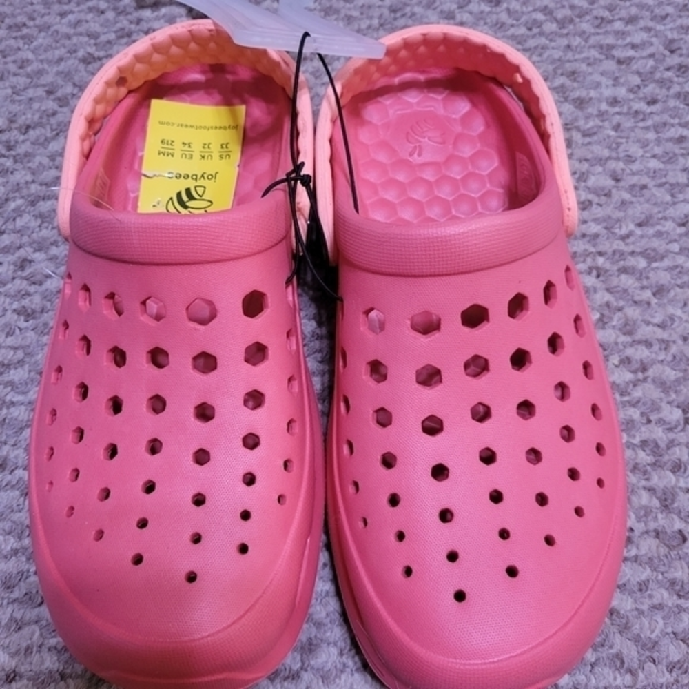 Joybees NWT Size 3‎ Girls pink slip on shoes